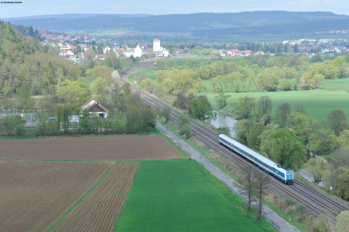 223 065 mit dem ALX 84115 nach München Hbf bei Nabburg, 14.04.2014