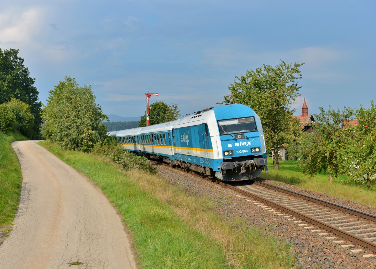 223 068 mit einem ALX am 06.09.2014 bei Selling. 