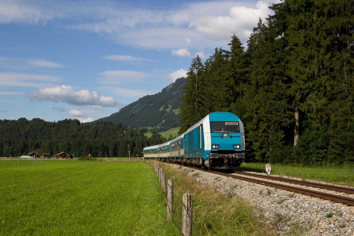 223 069 mit dem ALX 84170 (München Hbf - Oberstdorf) in Langenwang (Schwab) am 08.08.14
