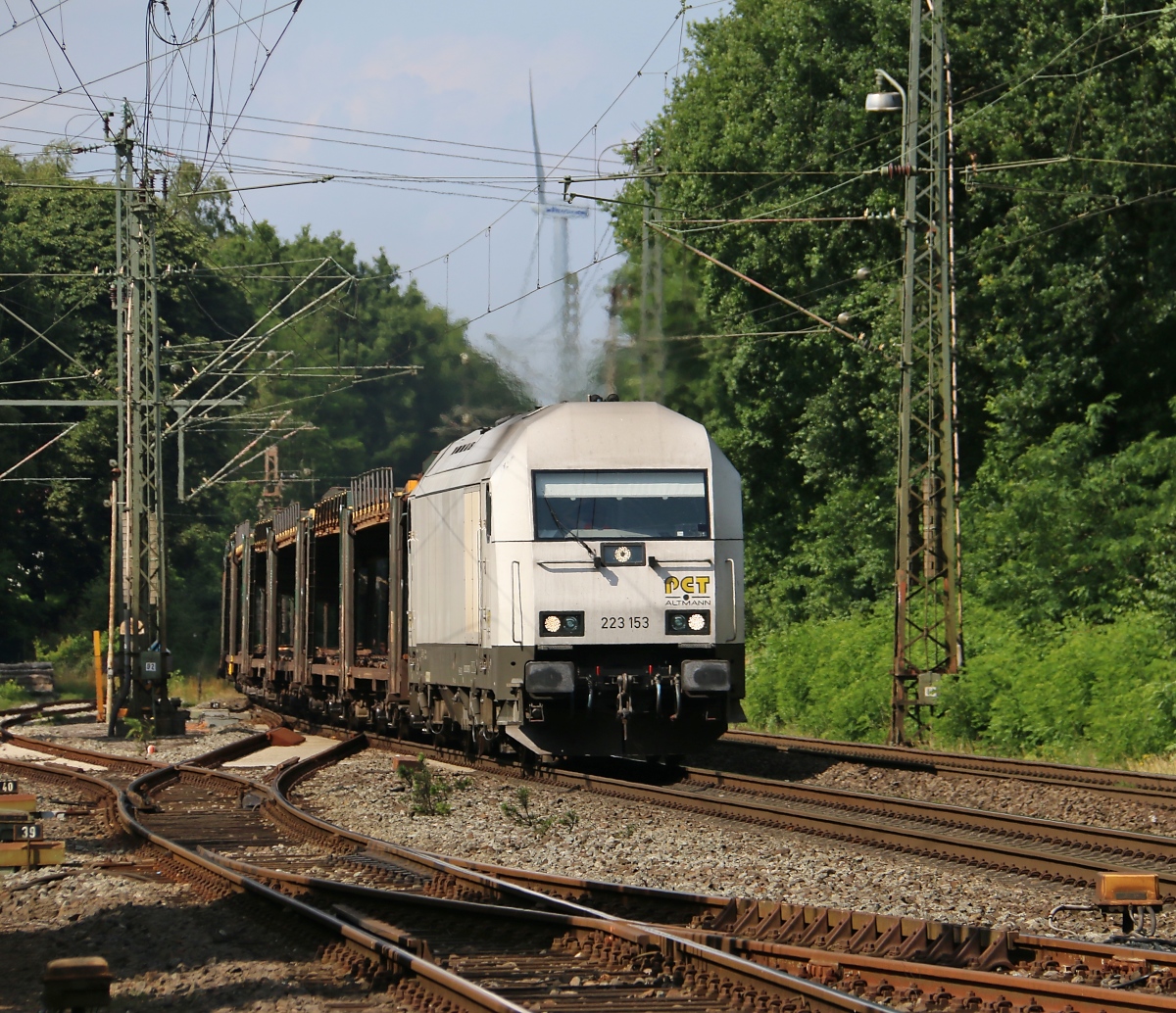 223 153-8 mit leeren ARS-Autotransportwagen in Fahrtrichtung Nienburg(Weser). Aufgenommen in Eystrup am 22.07.2015.