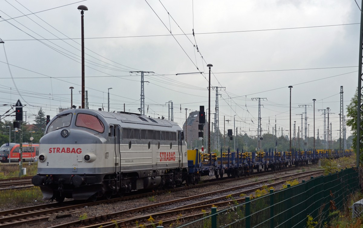 227 007 stand zusammen mit einem leeren Langschienenzug am 21.09.13 in Stendal abgestellt. 