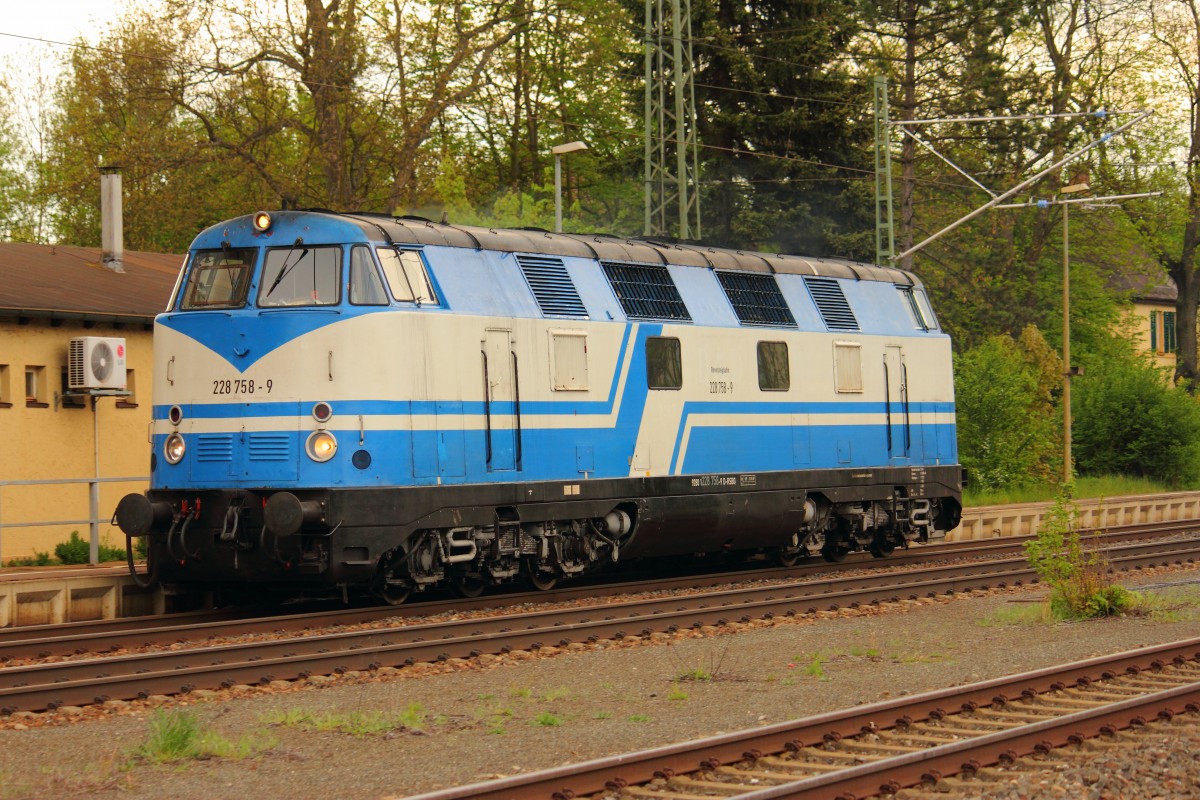 228 758-9 Rennsteigbahn in Hochstadt/ Marktzeuln am 05.05.2012. 