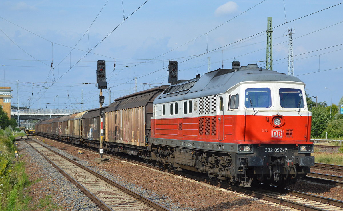 232 092-7 mit gemischtem Güterzug am 18.07.18 Bf. Flughafen Berlin-Schönefeld. 