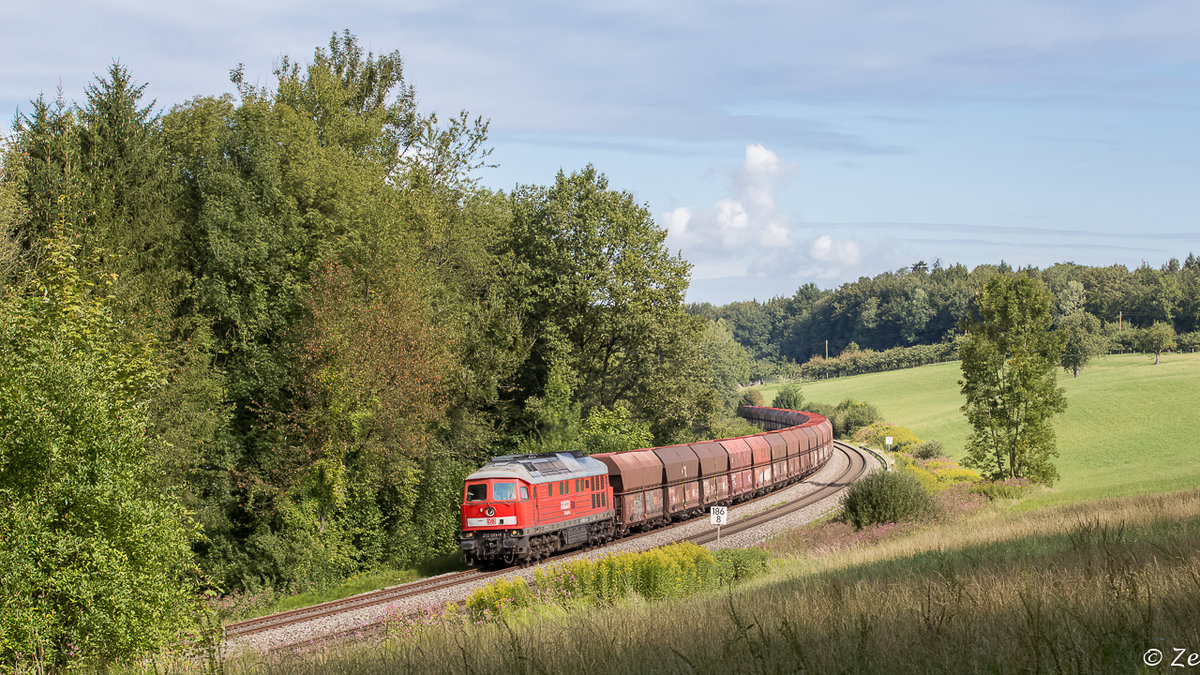 232 093-5 am 07.09.2015 mit dem Südbahnkieszug bei Lohner zwischen Ravensburg und Meckenbeuren.
