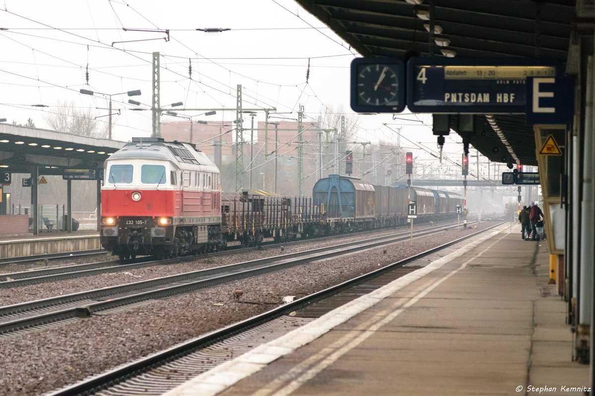 232 105-7 DB Cargo mit einem gemischten Güterzug in Berlin-Schönefeld Flughafen und fuhr weiter in Richtung Grünauer Kreuz. 09.12.2016