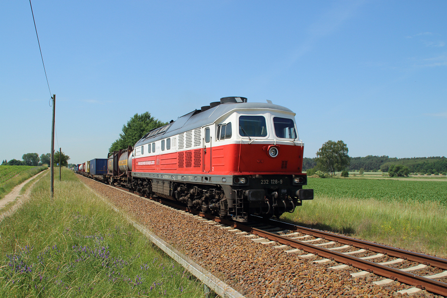 232 128 mit Umleiter am 08.06.2014 bei Tantow (Uckermark)