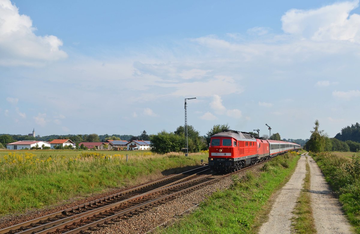 232 259 mit dem Umleiter EC 112 von Klagenfurt HBF-Frankfurt(Main)HBF hier bei der Ausfahrt aus dem Bahnhof Tüßling(Obb)in Richtung Mühldorf.Aufgenommen am 6.9.2014.