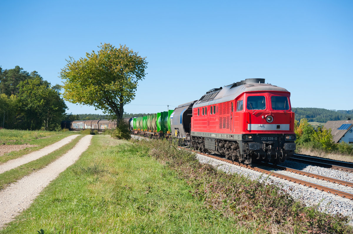 232 528 mit dem EK 68497 von Nürnberg Rbf nach Schwandorf bei Sulzbach-Rosenberg, 30.09.2018