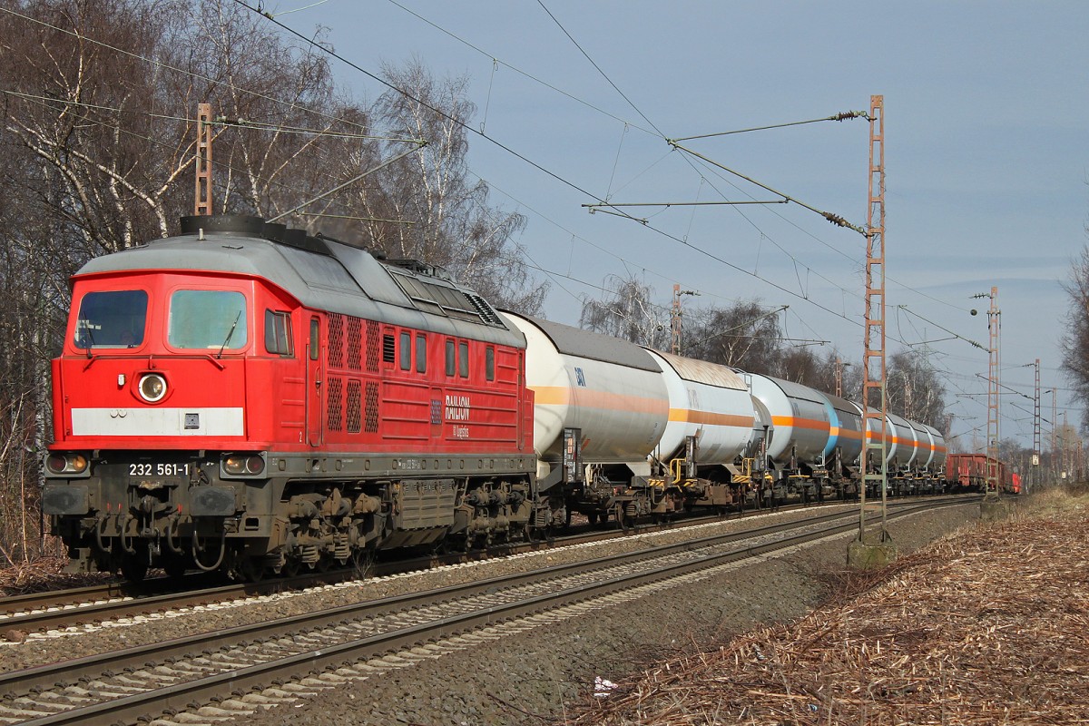 232 561 zog am 16.3.13 ihren Gz durch Bottrop-Welheim.