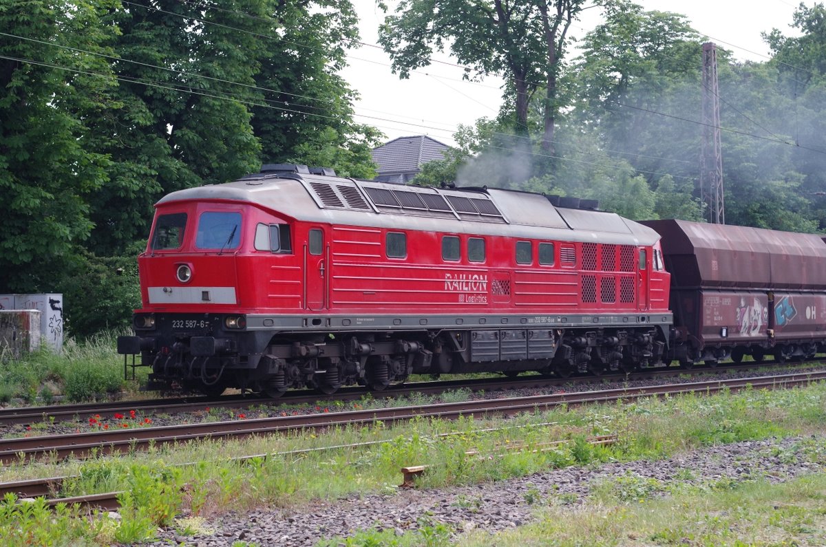 232 587-6 zog am 19.5.2018 ihren Güterzug durch Ratingen Lintorf