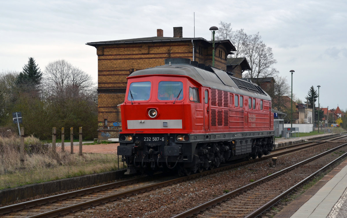 232 587 fuhr am 07.04.16 Lz durch Baalberge Richtung Bernburg.