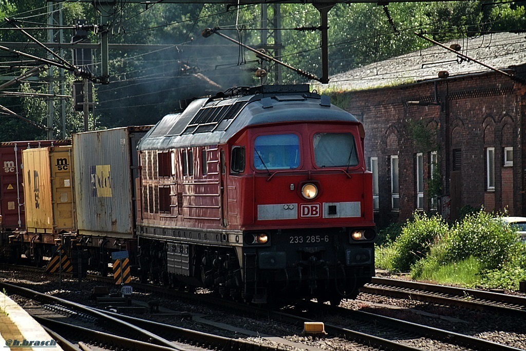 233 285-6 fuhr mit einen containerzug am 08.07.14 durch hh-harburg