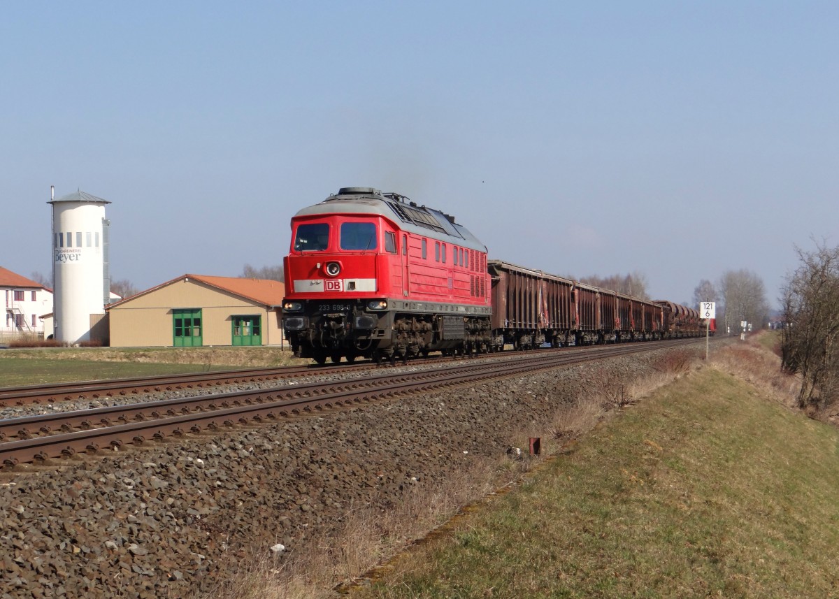 233 698-0 mit dem EZ 51612 zu sehen am 17.03.16 in Waldershof.