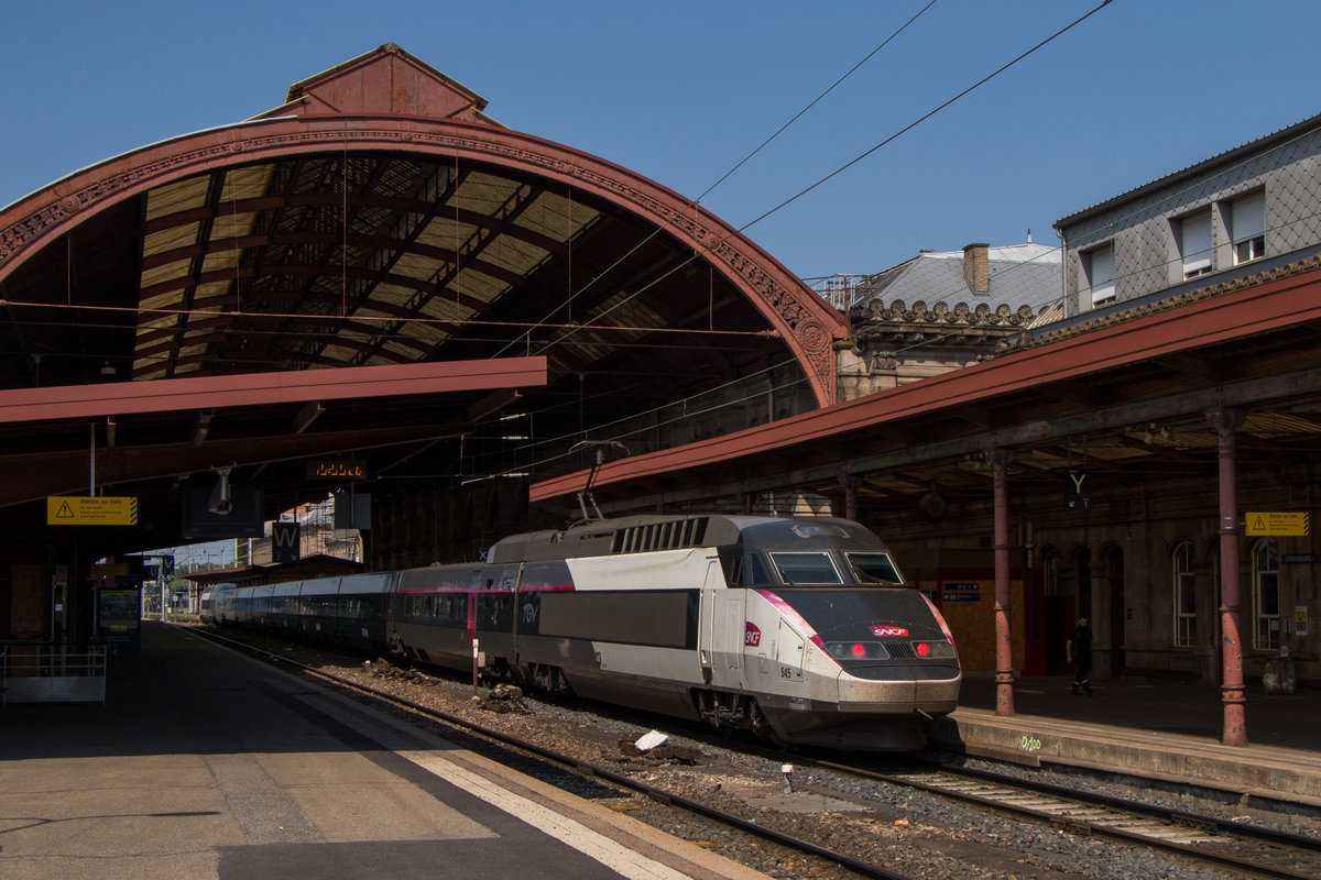 24. Juli 2018 im Bahnhof Strasbourg. Der TGV  545  wartet auf Abfahrt. 