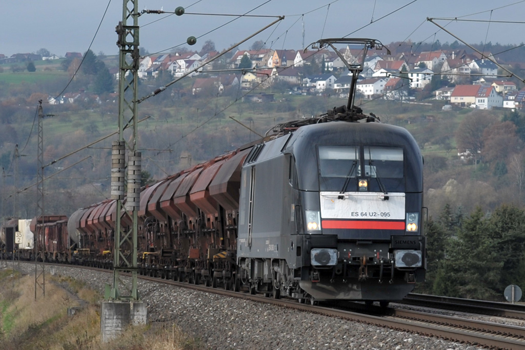 24.11.2016 Streckenabschnitt Uhingen ES 64 U2-095 unterwegs für DB Cargo