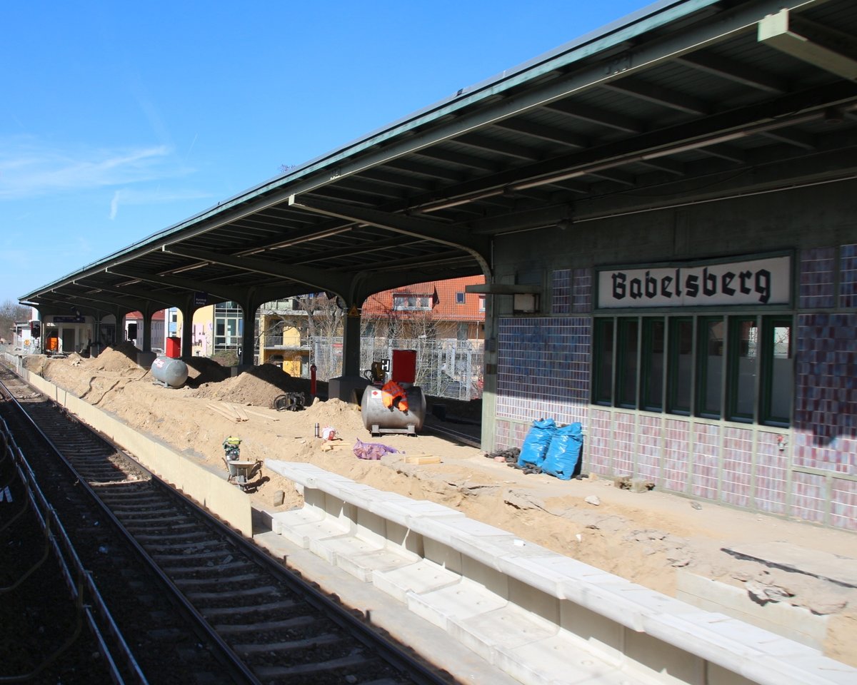 2.4.16 Potsdam Babelsberg - Bauarbeiten am Bahnsteig