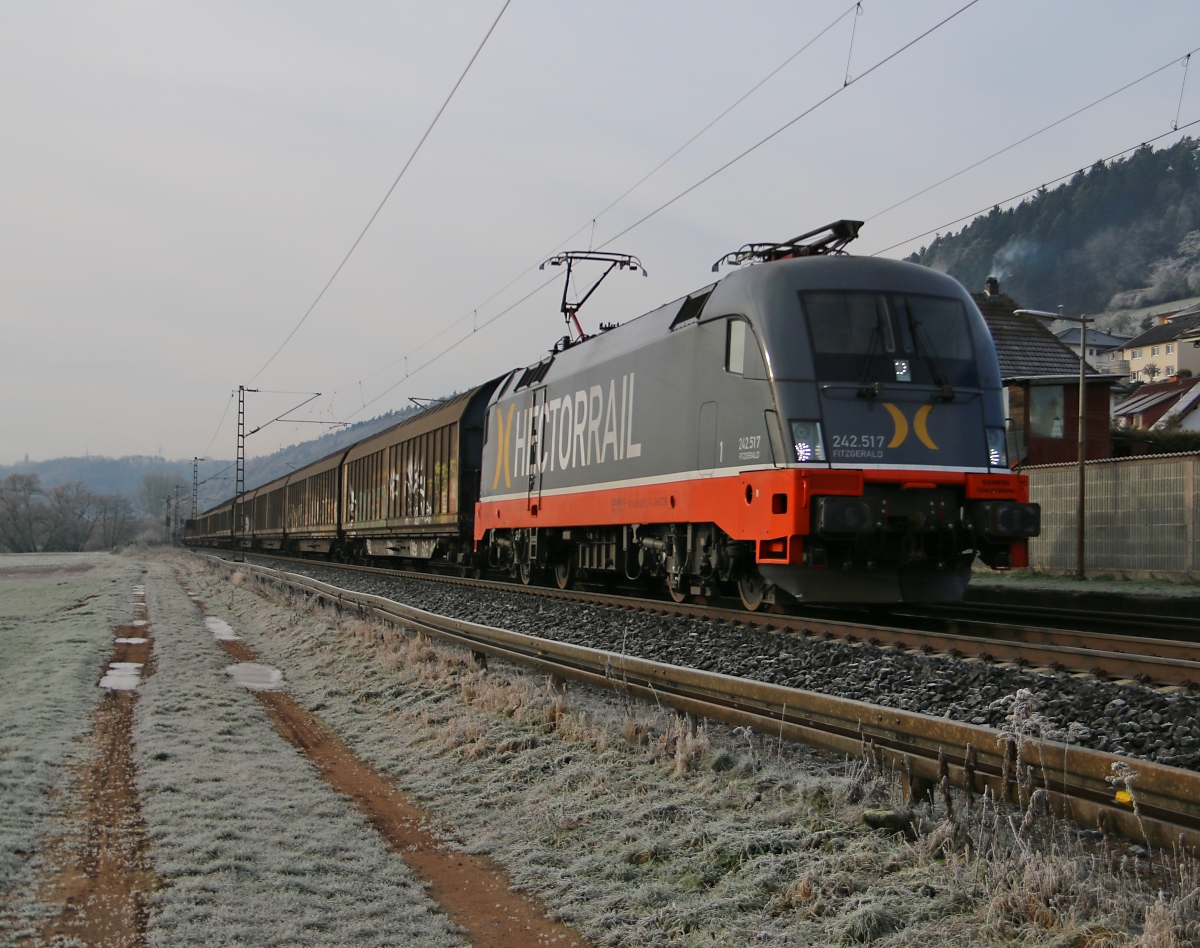 242.517  Fitzgerald  mit H-Wagen Ganzzug in Fahrtrichtung Norden. Aufgenommen in Ludwigsau-Friedlos am 09.01.2016.