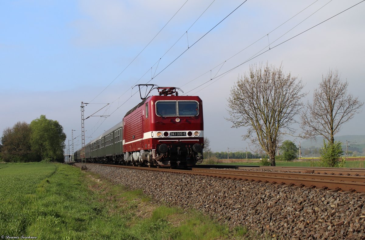 243 005-6 DB-Museum mit EFT Sonderzug von Gießen nach Hamburg Altona bei Northeim am 06.05.2017