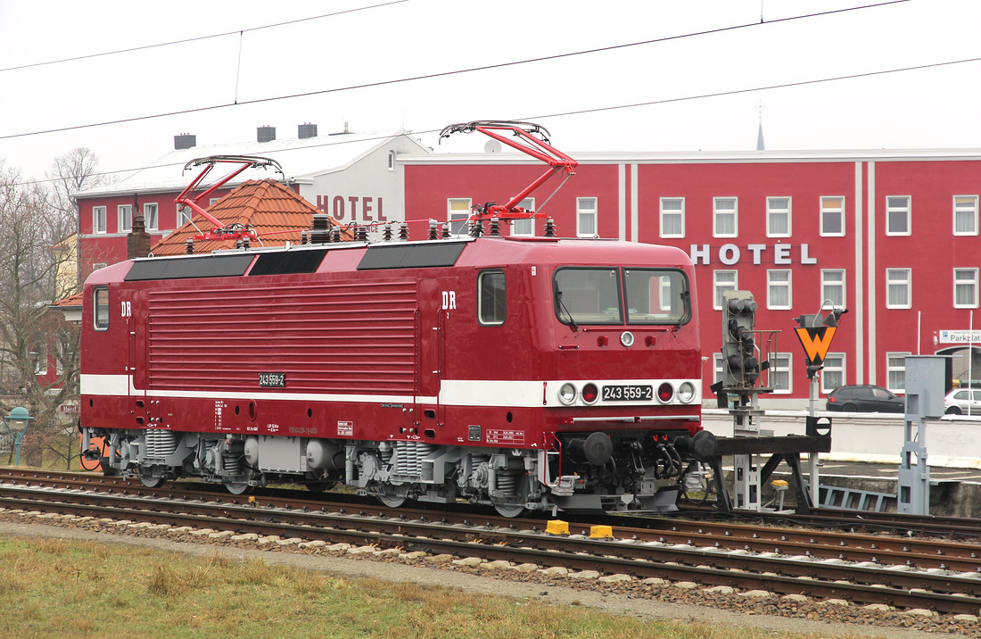 243 559 gehört DeltaRail und wurde am 22. Januar 2017 im Bahnhof Frankfurt (Oder) dokumentiert.
