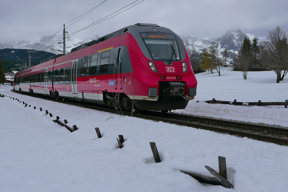 2442 216 als REX 5413 von München Hbf nach Innsbruck Hbf. Aufnahme entstand am 09.03.2019 kurz nach Abfahrt im Bahnhof von Seefeld in Tirol.