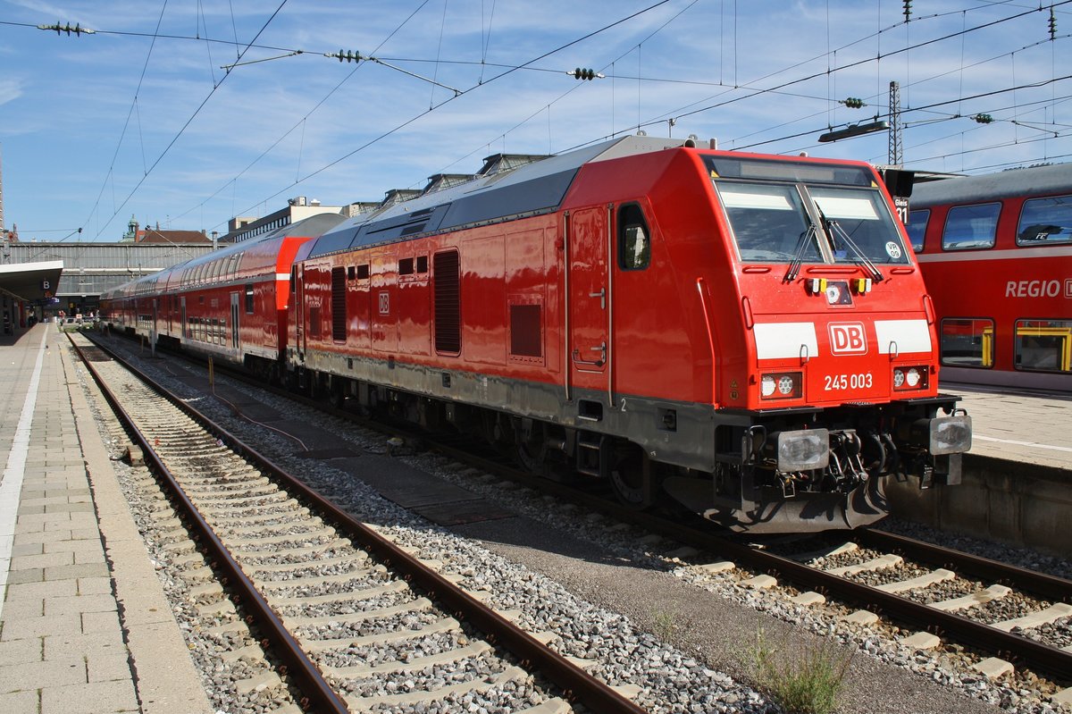 245 003 steht am 14.8.2017 mit dem RE57514 nach Füssen im Münchener Hauptbahnhof.