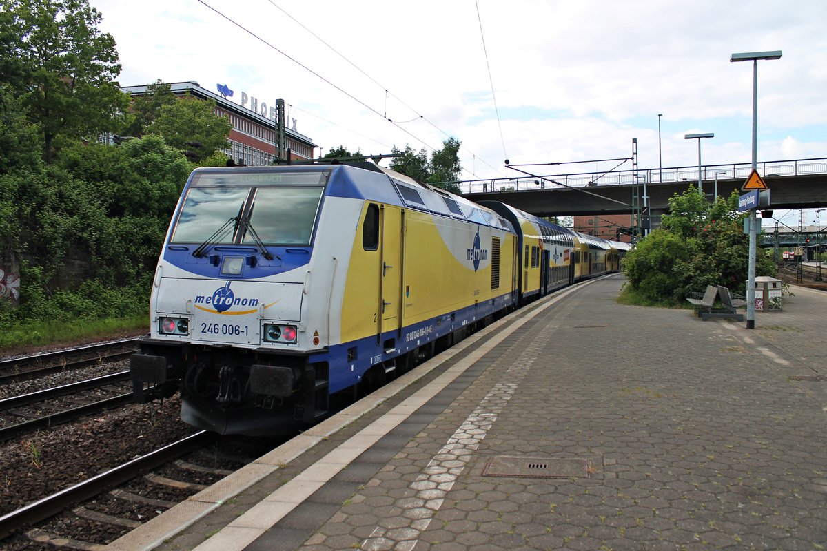 246 006-1  Hemmoor  am 26.05.2015 mit einem Metronom (Hamburg Hbf - Cuxhaven) beim Zwischenhalt in Hamburg Harburg.
