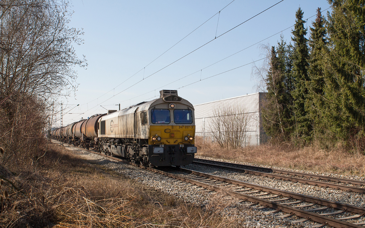 247 057-3 wurde am 13.03.17 in Poing mit einem Kesselzug von München nach Mühldorf fotografiert.