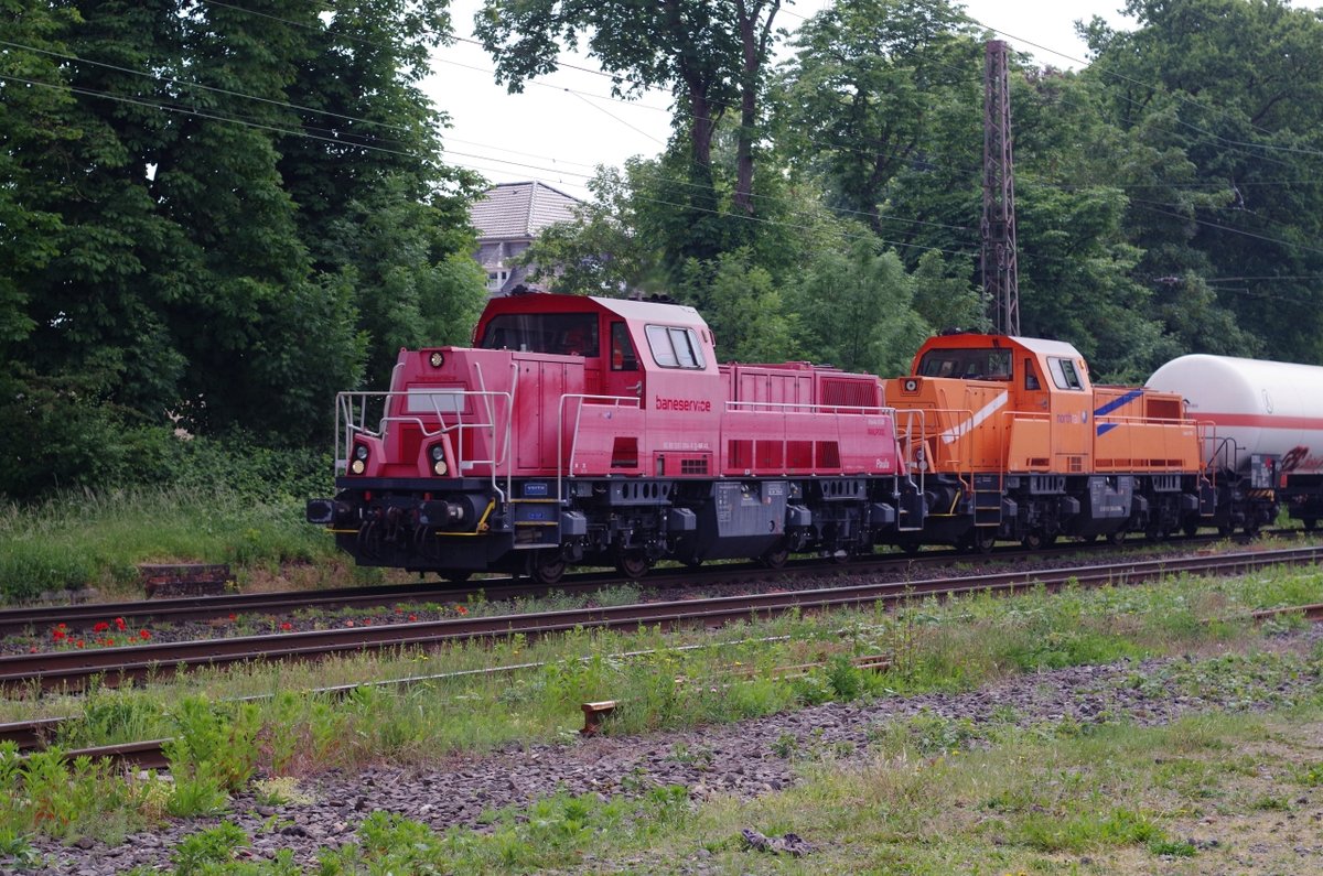 261 004 (ex DB, jetzt Baneservice  Paula ) und 261 302 von Northrail ziehen 1m 19.5.2018 gemeinsam einen Güterzug durch Ratingen Lintorf