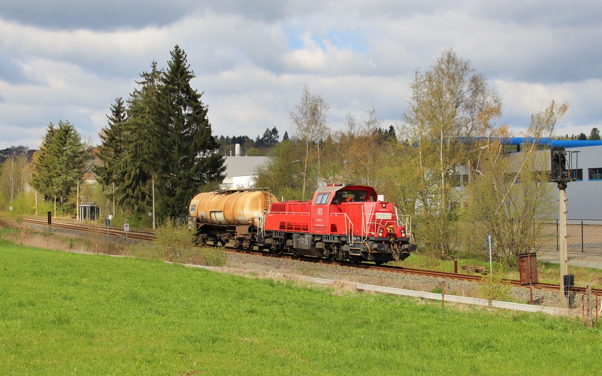 261 061-6 mit einer Übergabe zu sehen am 19.04.17 in Plauen Zellwolle.