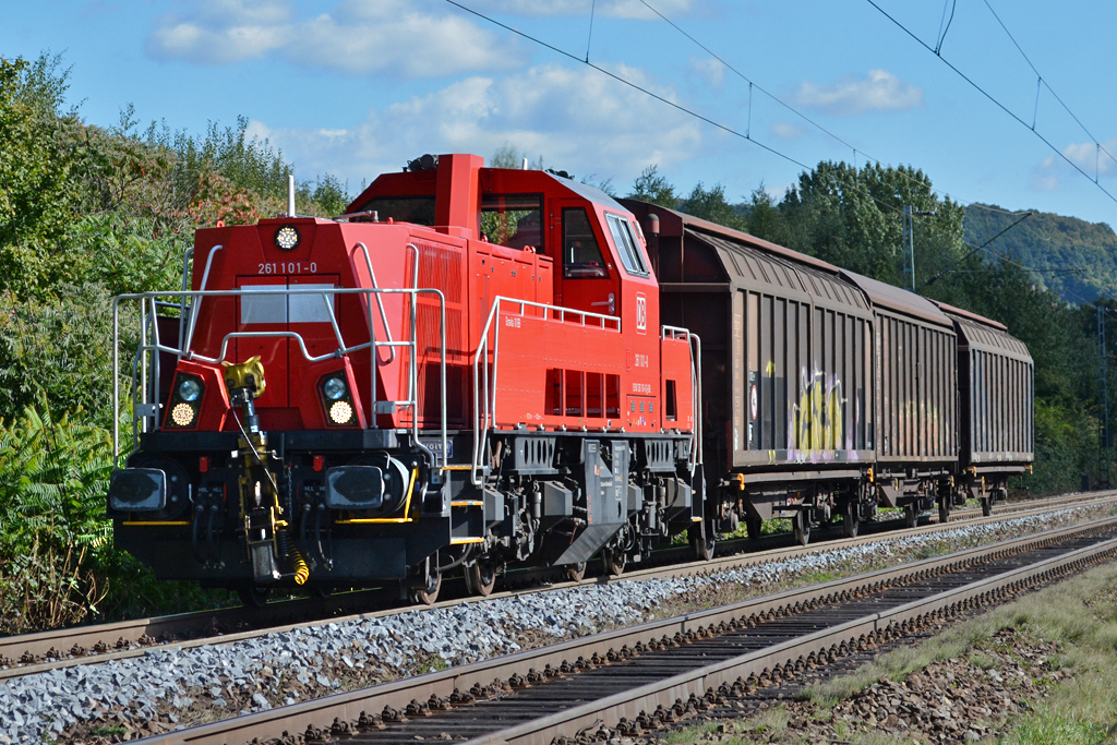 261 101-0 mit 3 Güterwagen durch Bonn-Beuel -28.09.2015