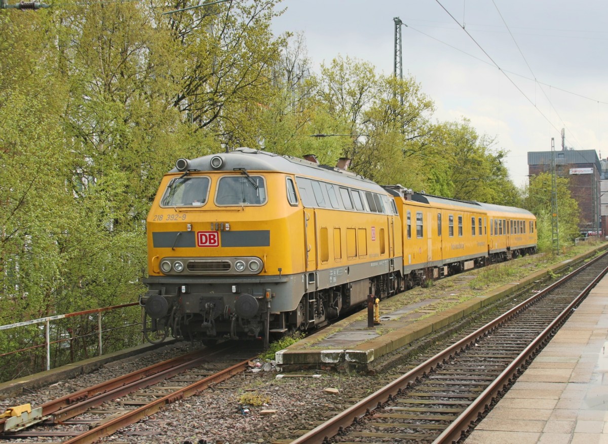 26.4.2015 Hamburg Altona. 218 329 mit DB Netz Instandhaltungszug abgestellt.