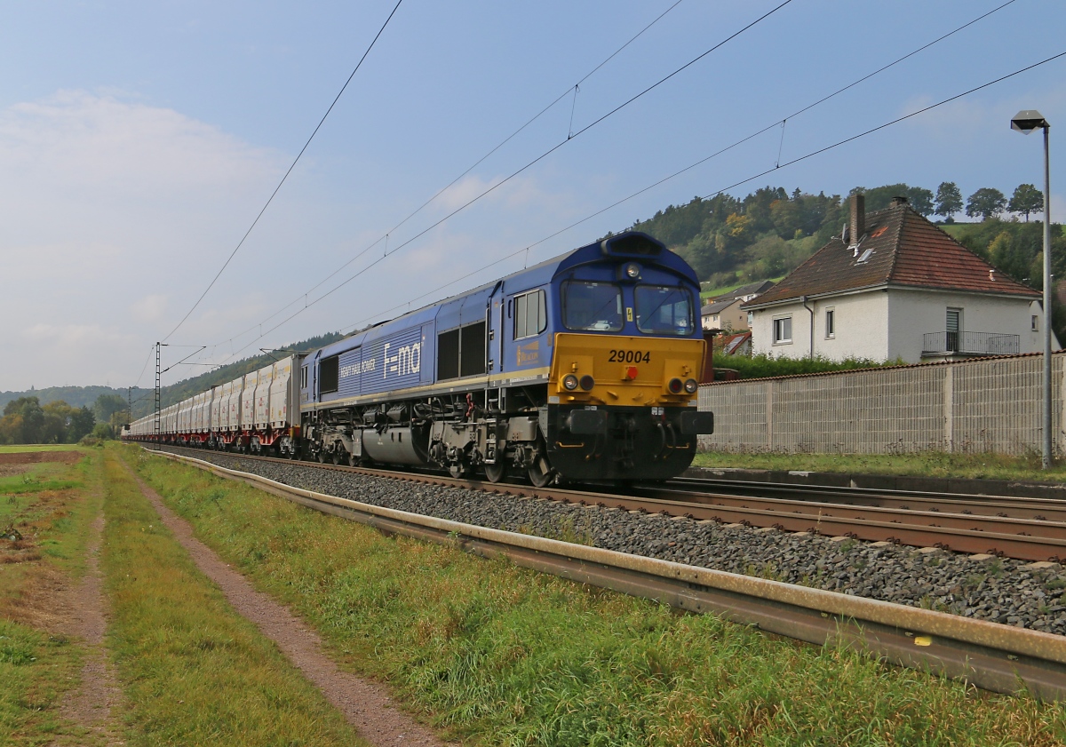 266 027 (29004) der Beacon Rail mit Innofreight-Containern in Fahrtrichtung Norden. Aufgenommen am 26.09.2017 in Ludwigsau-Friedlos. 