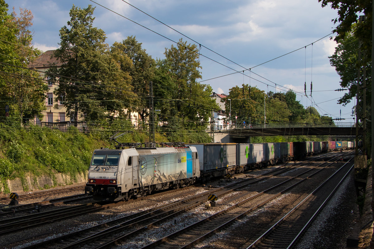 27. Juli 2018 in Offenburg. 186 103-8 ist mit einem Containerzug unterwegs. 