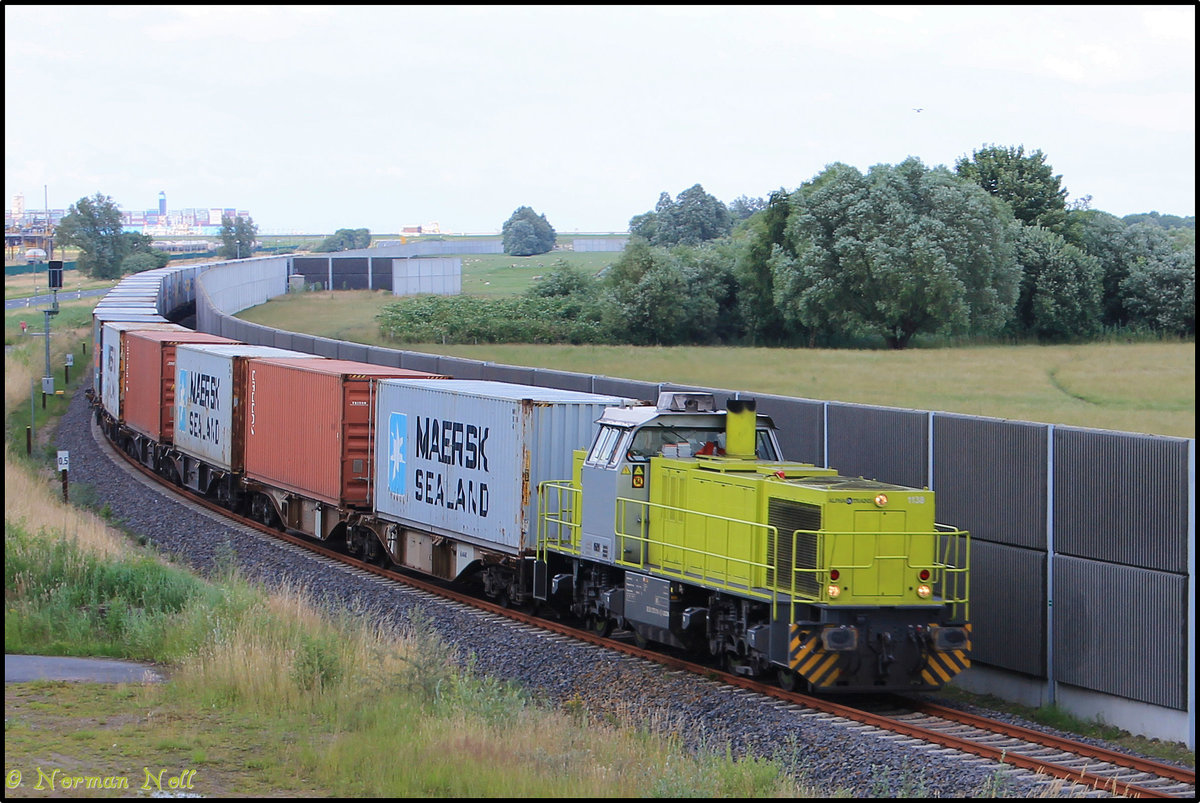 275 119-6 der Locon bei der fahrt mit Ihrem Containerzug vom Jade-Weser-Port ins Binnenland. Wilhelmshaven 05/07/16