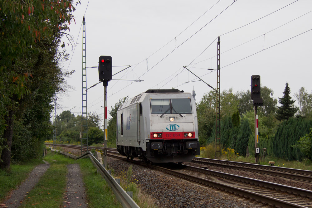 285 108 fhrt durch Dresden-Stetzsch Richtung Dresden-Friedrichstadt. 02.09.2013