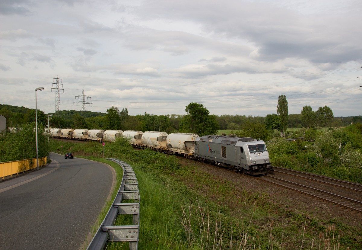 285 116-0 mit dem 61929 (Dornap-Hahnenfurth - Niederaußem) in Düsseldorf-Gerresheim am 08.05.2015