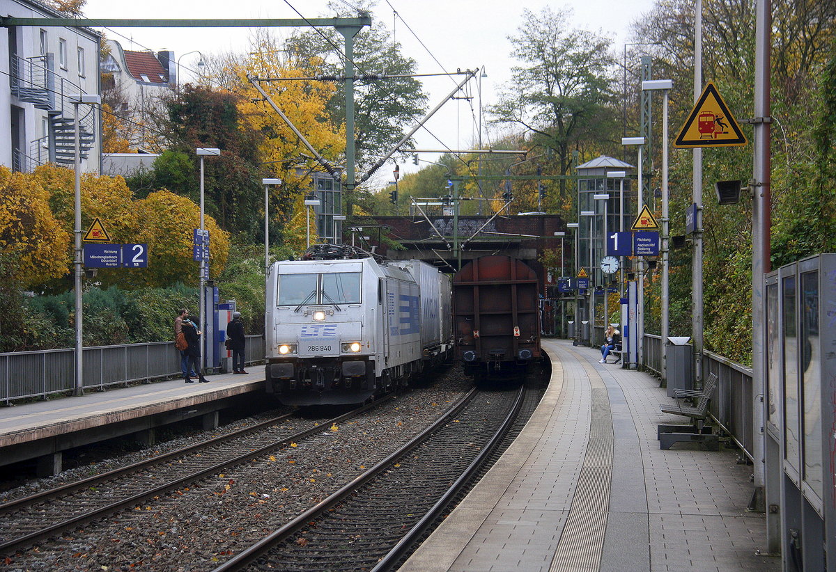 286 940 von LTE kommt aus Richtung Köln,Aachen-Hbf und fährt durch Aachen-Schanz mit einem Güterzug aus Trieste(I) nach Zeebrugge(B)  und fährt in Richtung Aachen-West. 
Aufgenommen vom Bahnsteig von Aachen-Schanz.
Am Morgen vom 16.11.2017.