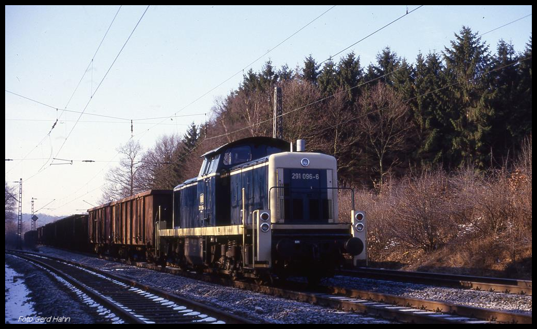 291096 ist hier am 17.2.1991 mit dem Stahlwerkzug aus Georgsmarienhütte in Osnabrück - Hörne in Richtung Stadt unterwegs.
