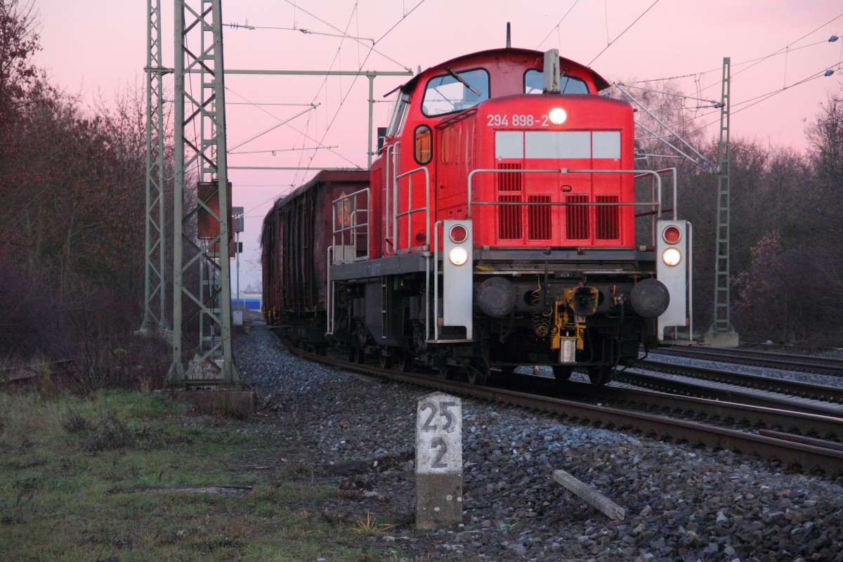 294 898-2 DB Schenker bei Staffelstein am 17.12.2013.