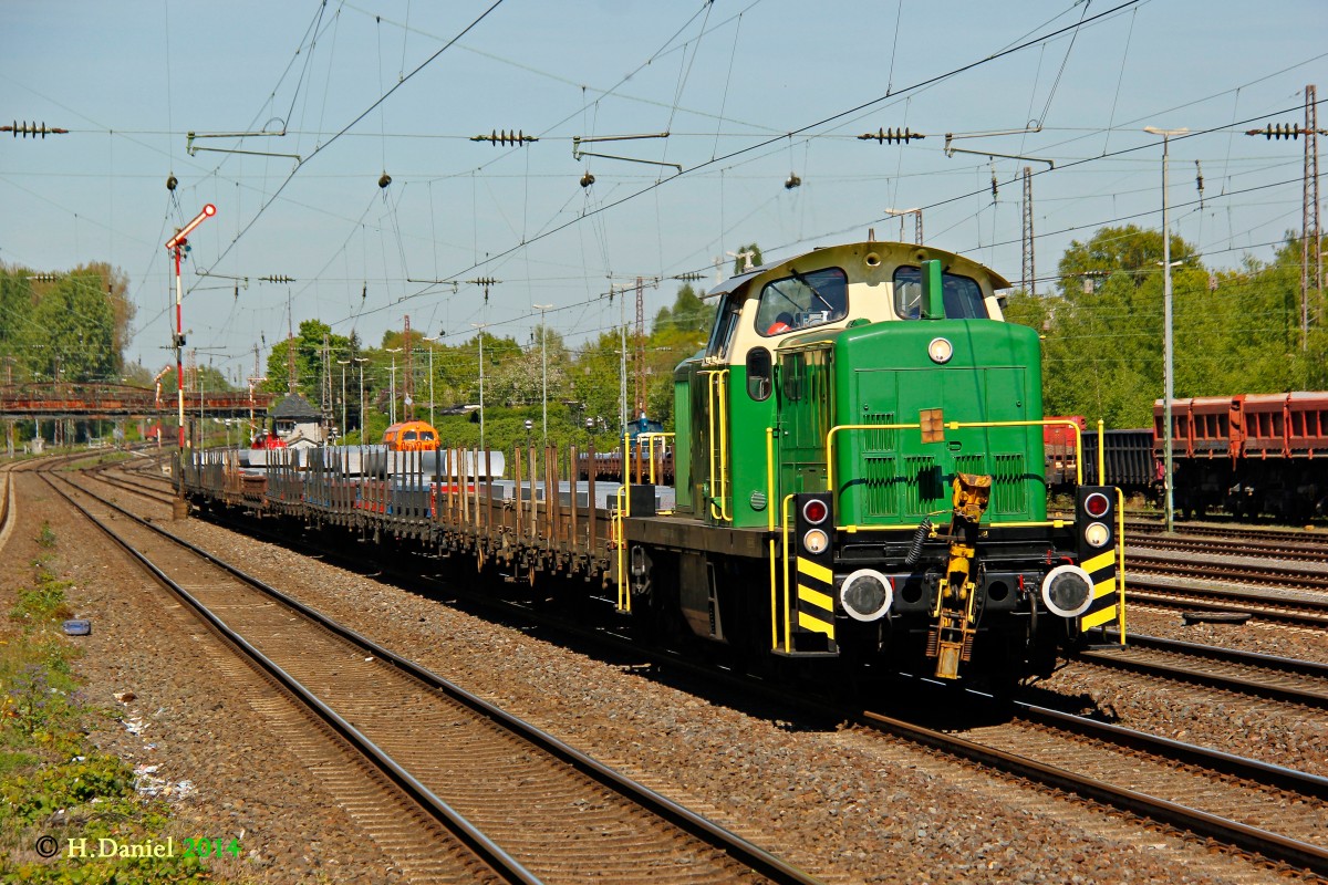 295 049 BEG mit einem Stahlzug am 16.04.2014 in Düsseldorf Rath.