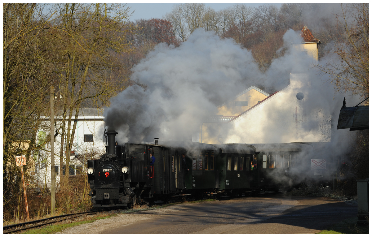 298.102 der ÖGEG auf der Steyrtalbahn am 4.12.2016 in Letten.