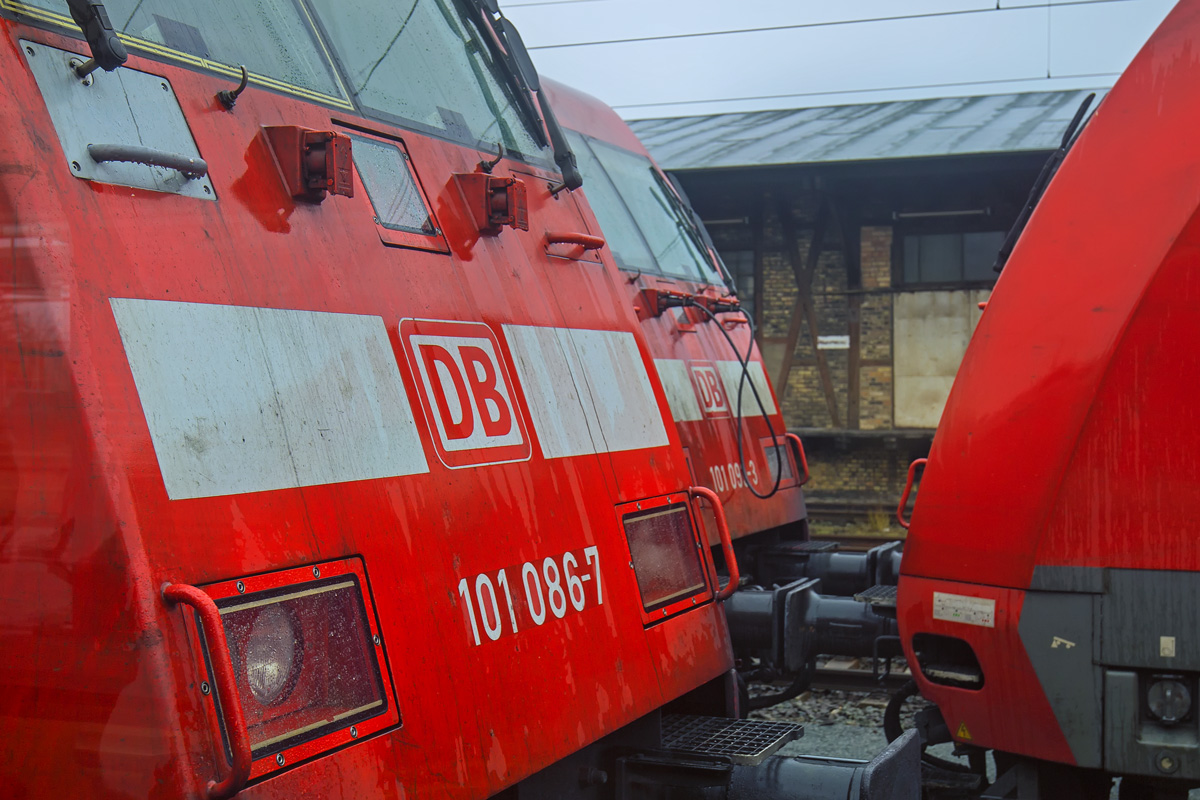 3 Front Teilansichten der BR 101 aus dem RE 9 in Stralsund aufgenommen. - 05.02.2017