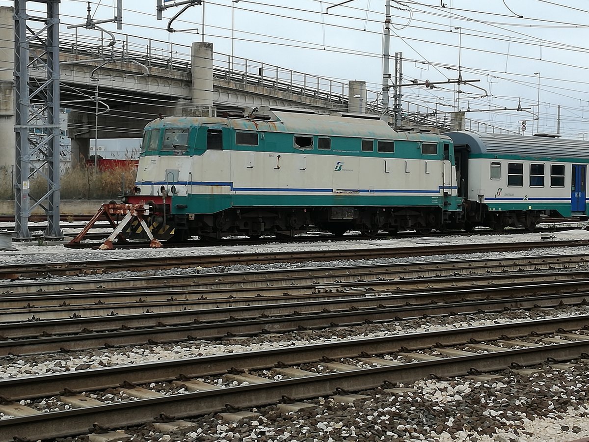 30 gen2019, electric locomotive e424.306 at Ancona station, is waiting for the demolition 