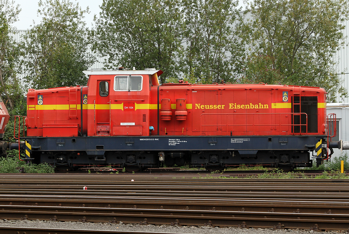 3422 013-3 / DH104 der Neusser Eisenbahn bei der Rheincargo/HGK in Brühl-Vochem am 20.09.2017, wie bei DH110 der gleiche Fotostandpunkt