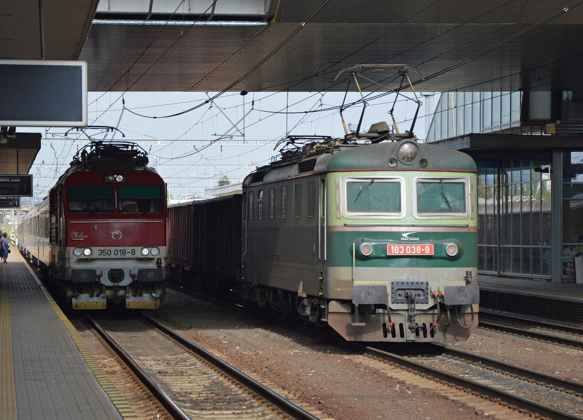 350 018-8 mit RR 767 „Cassovia“ trifft sich mit Hilfslok 183 038-9 im Knotenbahnhof Poprad-Tatry/Deutschendorf; 23.05.2017