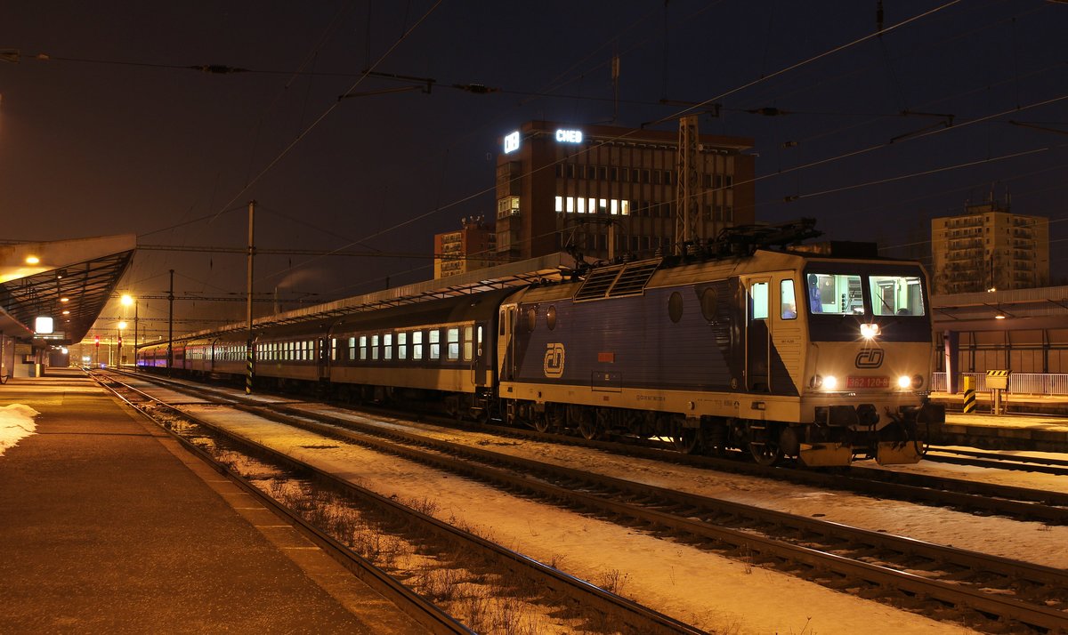 362 120-8 mit Os 7021 zu sehen am 13.02.17 in Cheb.