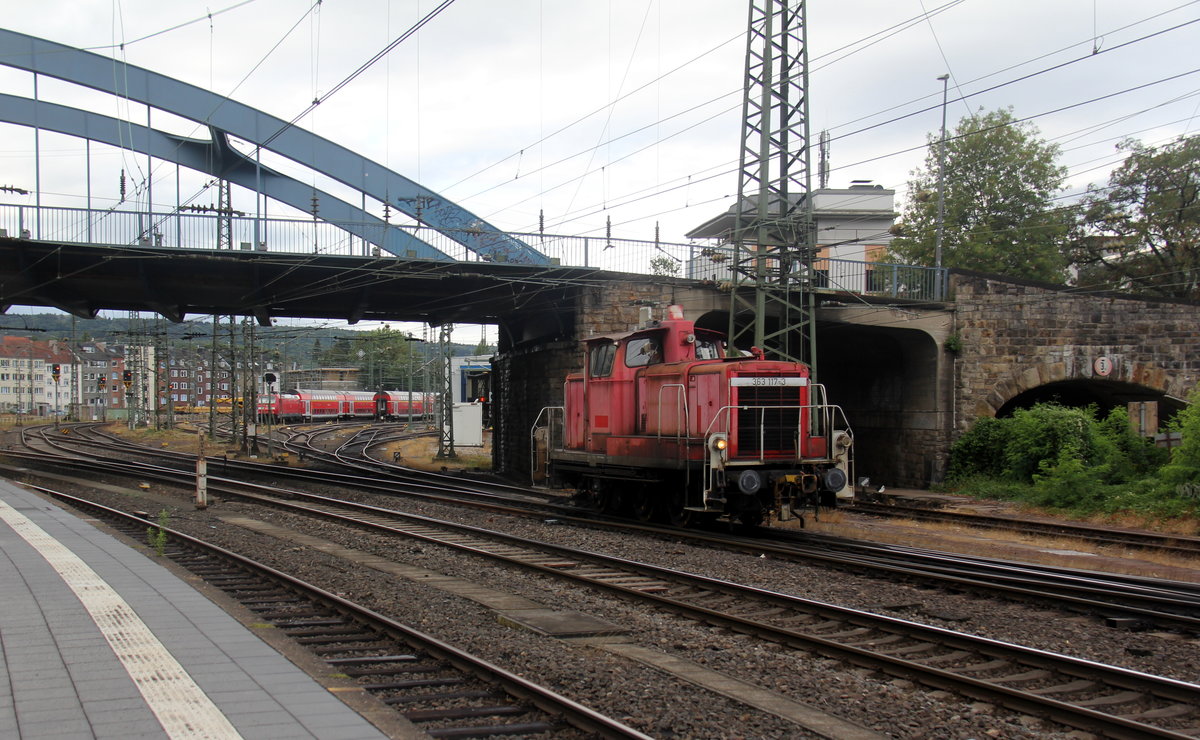 363 117-3 DB rangiert in Aachen-Hbf.
Aufgenommen vom Bahnsteig 6 vom Aachen-Hbf. 
Am Morgen vom 13.8.2018.