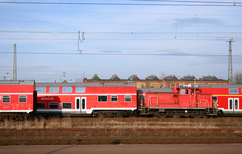 363 149 bei Rangierarbeiten im damals noch nicht im Umbau befindlichen Hauptbahnhof von Halle (Saale).
Aufnahmedatum: 30. März 2010