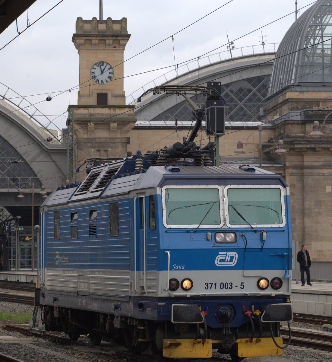 371 003-5 Jana in Dresden Hbf.17.04.2016 13:00 Uhr 