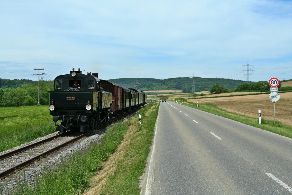 378.78 mit dem P3 von Kandern nach Haltingen am Mittag des 22.05.16 kurz vor Wollbach.